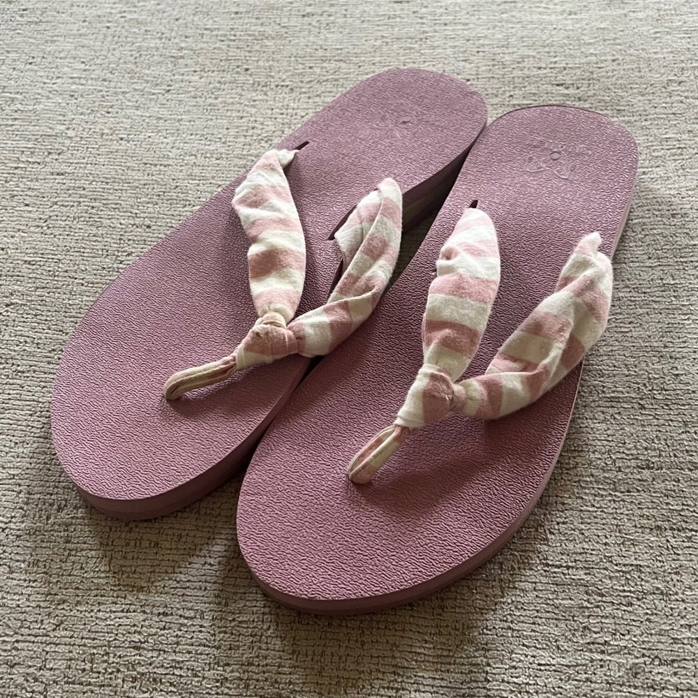 KUAILU Womens‎ Flip Flops Mauve Pink White Striped Fabric Strap Thong Sandals